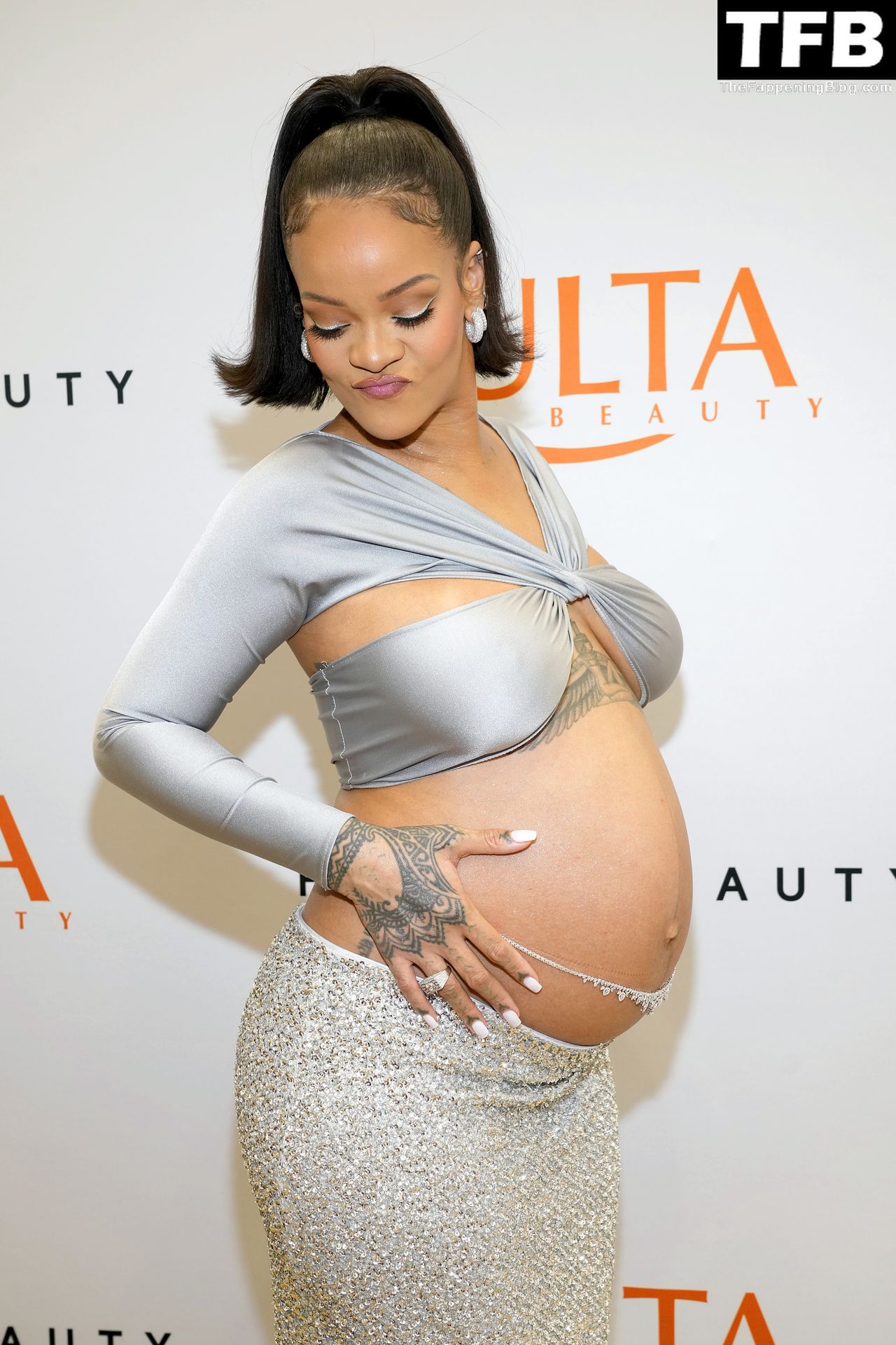 Rihanna-Sexy-The-Fappening-Blog-20-4.jpg