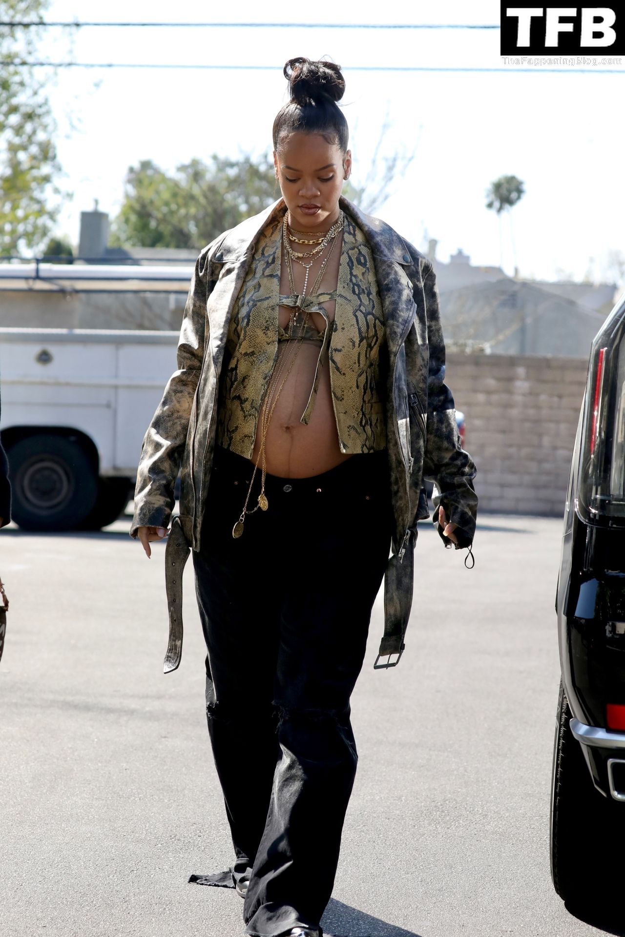 Rihanna-Sexy-The-Fappening-Blog-42-2.jpg