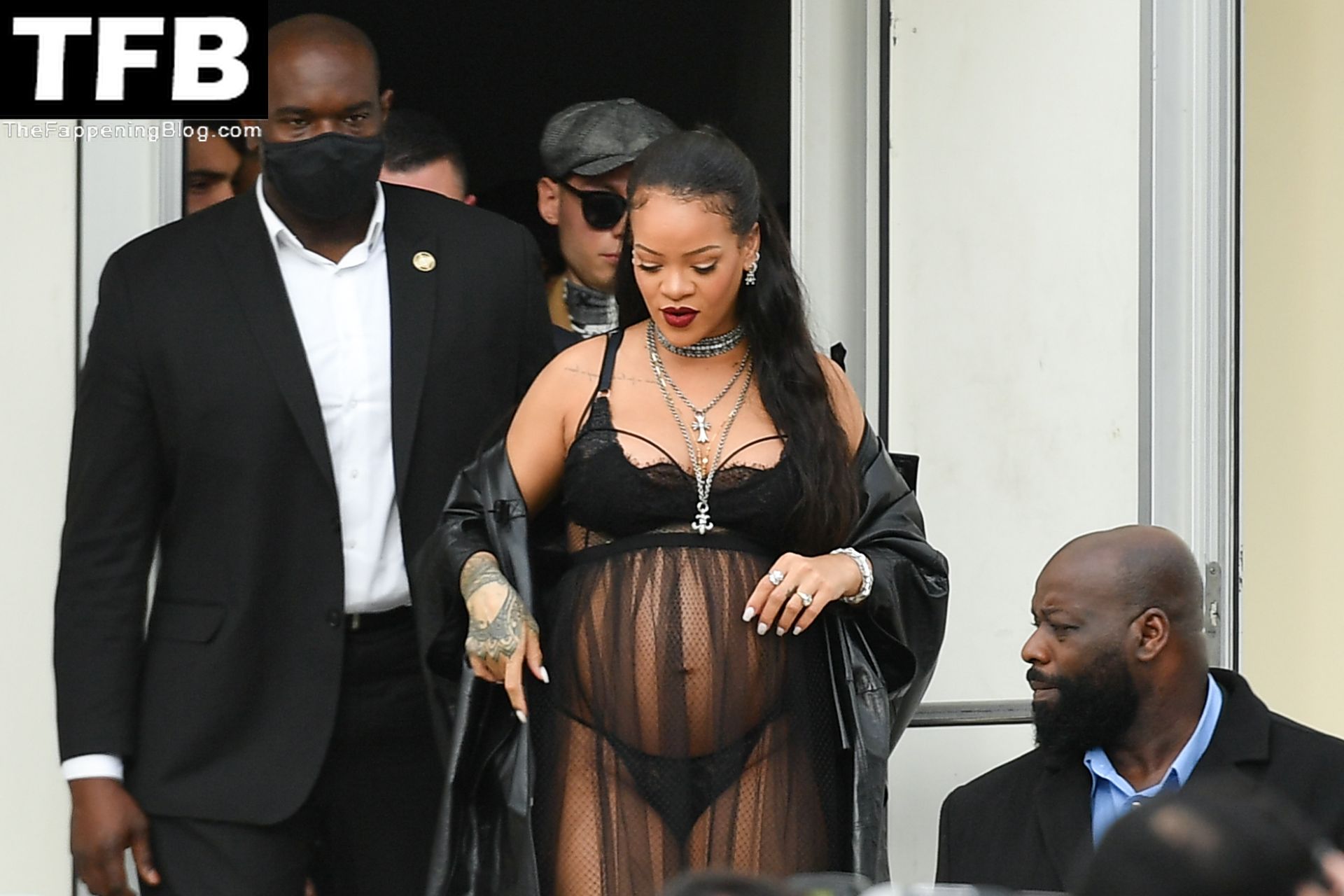 Rihanna-Sexy-The-Fappening-Blog-93.jpg