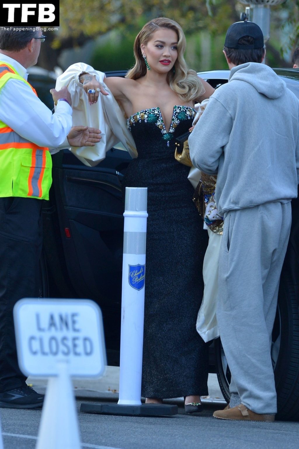 Rita Ora Flaunts Nice Cleavage at the 2022 Vanity Fair Oscar Party (35 Photos)