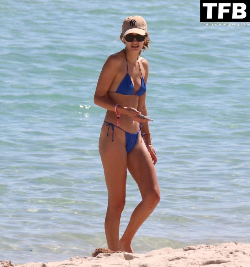 Roosmarijn de Kok Flaunts Her Sexy Figure on the Beach in South Florida (24 Photos)