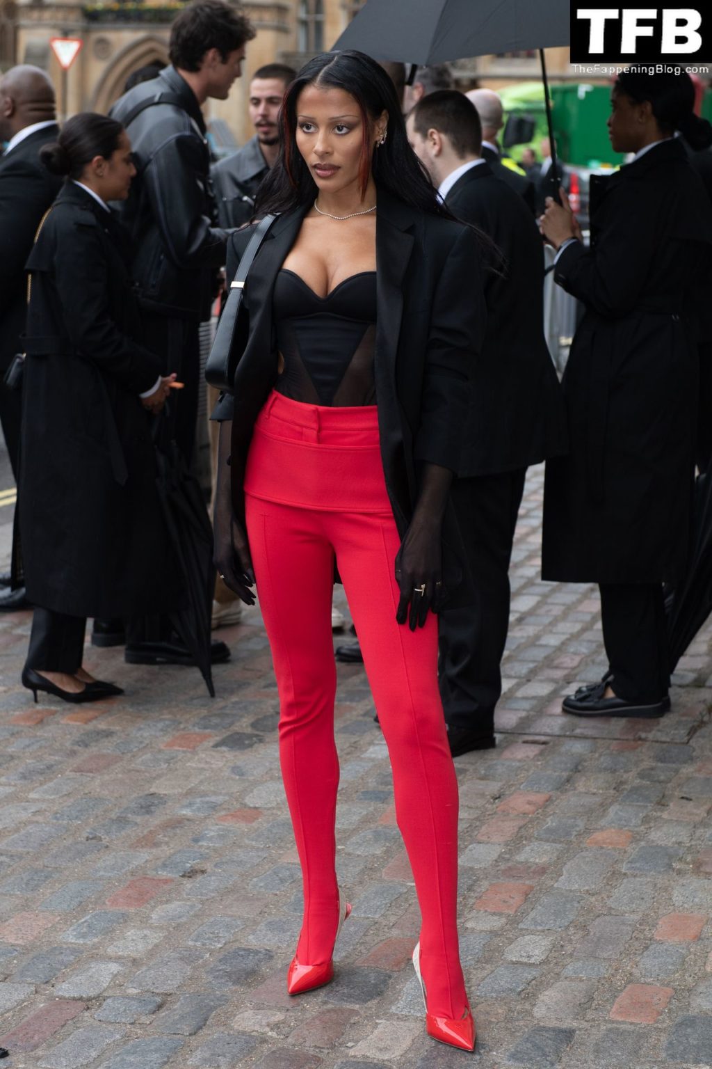 Sami Miro Looks Hot at the Burberry’s Fashion Show in London (10 Photos)