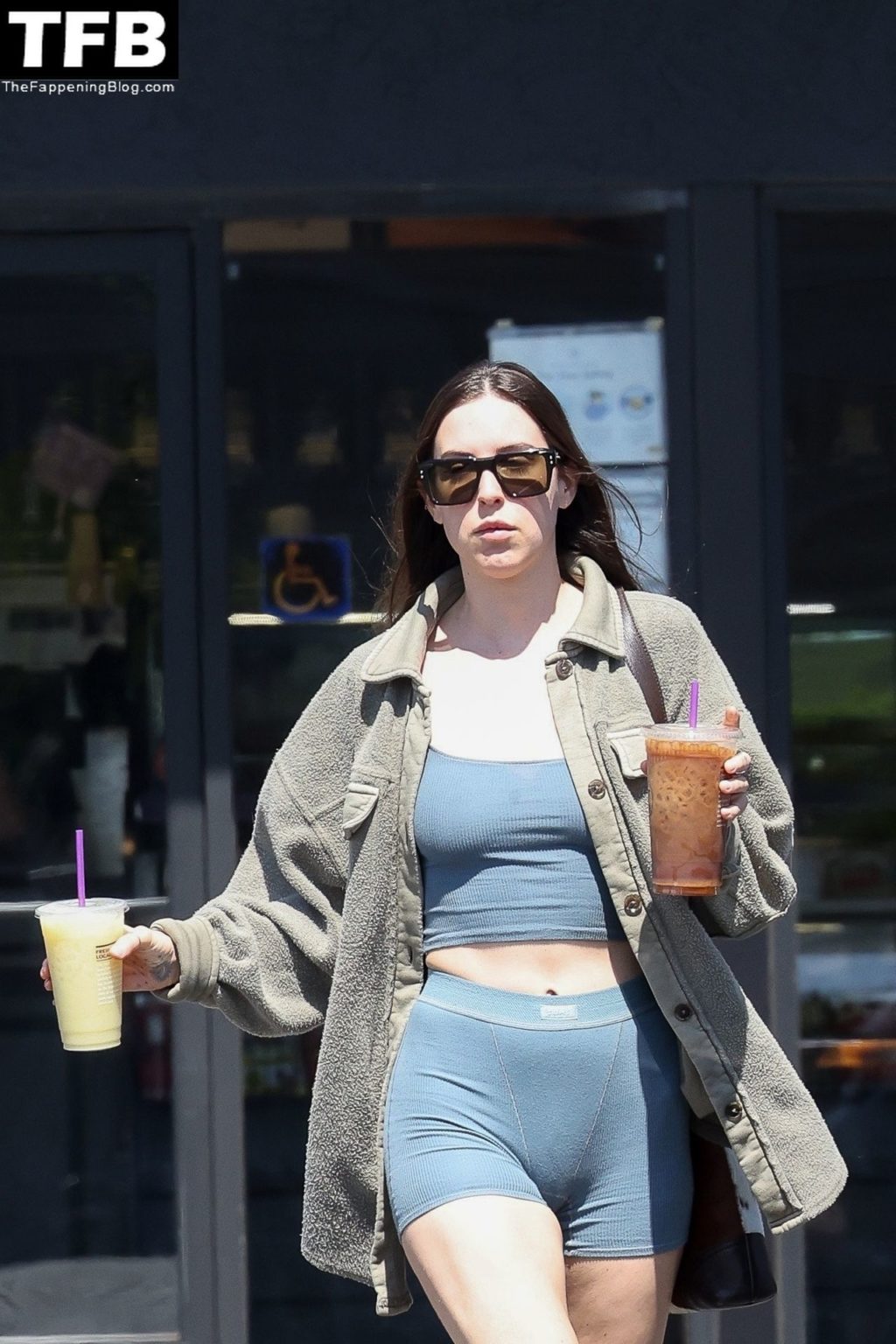Scout Willis Stops by The Coffee Bean For Some Cold Drinks (25 Photos)