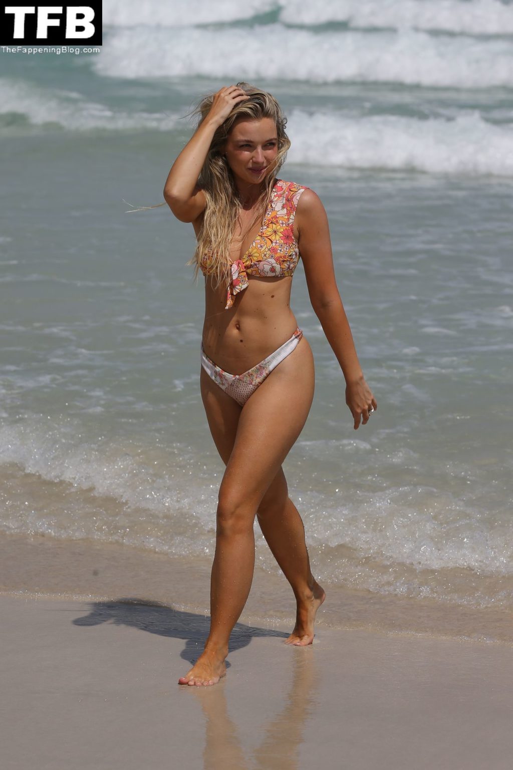 Sexy Victoria Larson &amp; Alison Kay Bowles Enjoy a Day in Miami (42 Photos)