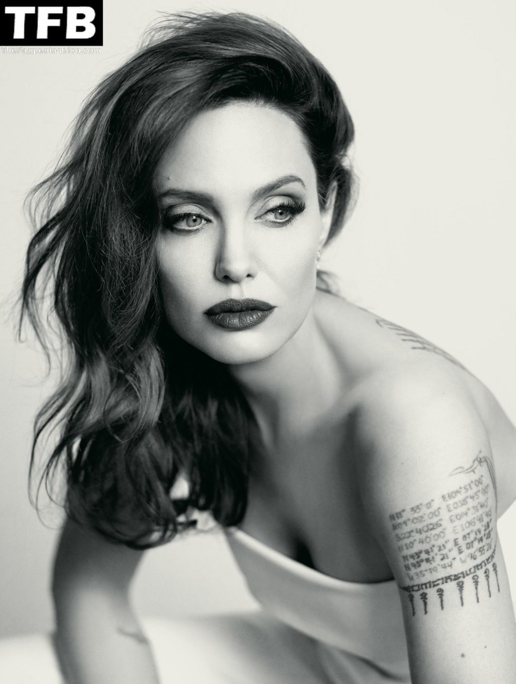 Angelina Jolie Sexy (8 Photos)