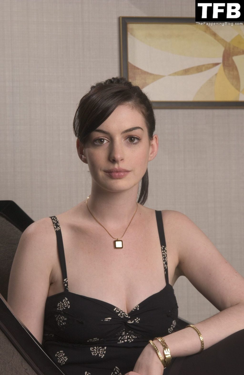 Anne Hathaway Nude &amp; Sexy Collection – Part 2 (161 Photos)