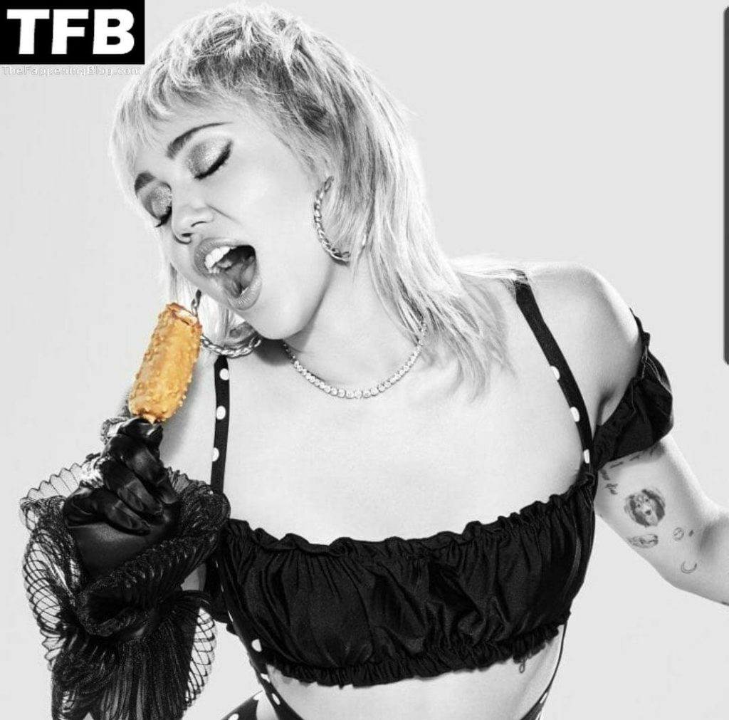 Miley Cyrus Nude &amp; Sexy (12 Photos)