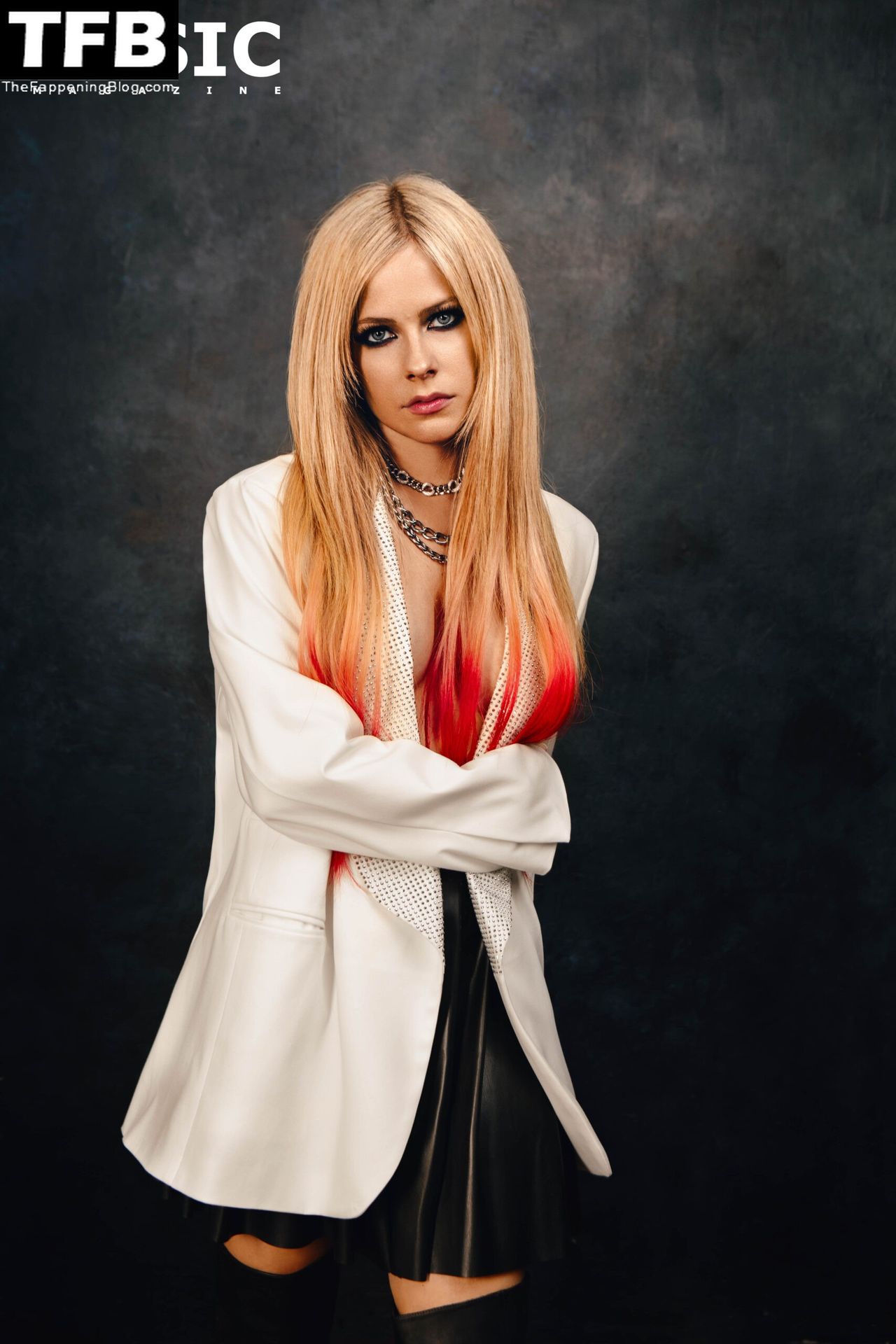 Avril-Lavigne-Big-Boobs-6-thefappeningblog.com_.jpg