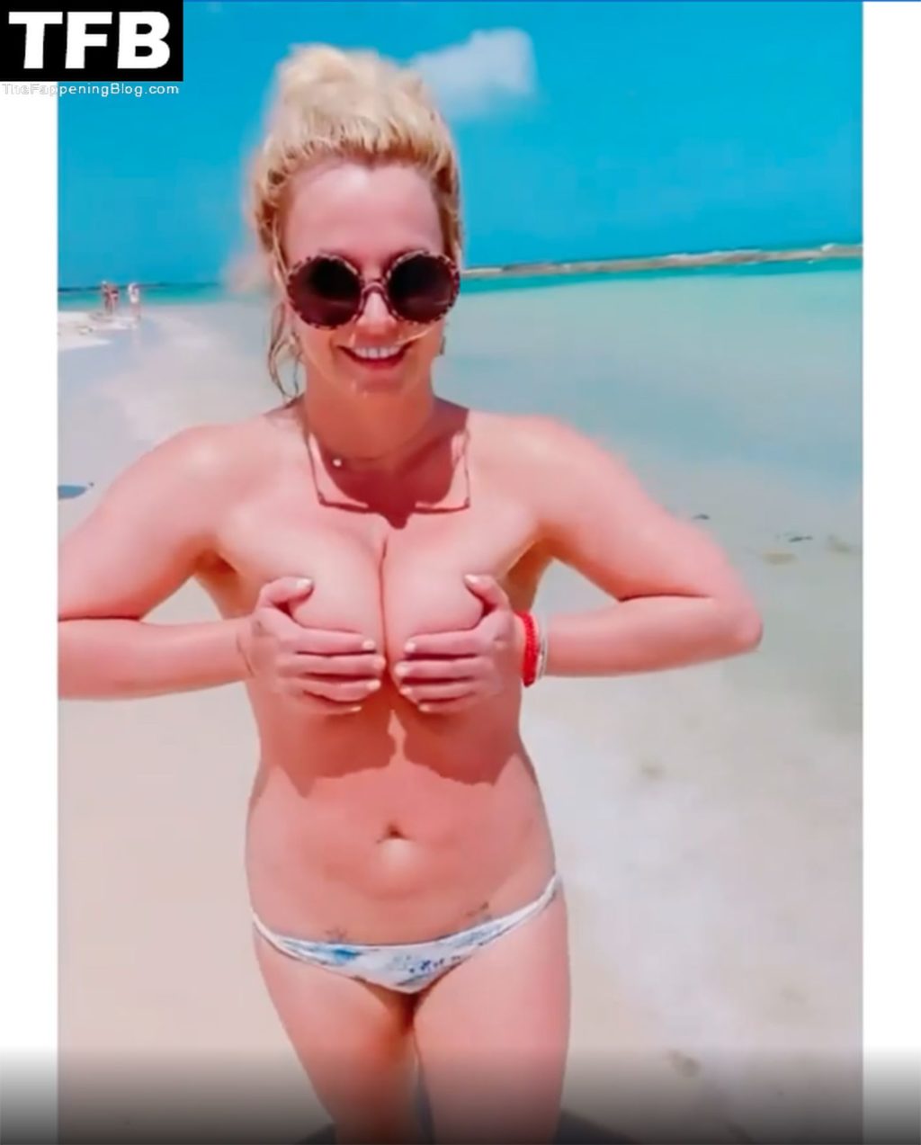 Britney Spears Sexy &amp; Topless (35 Pics + Video)