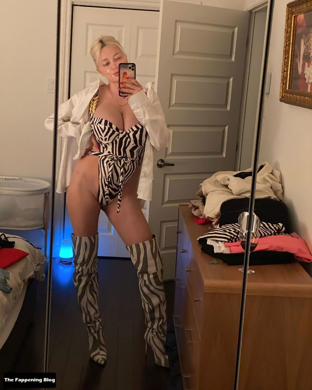 Caroline Vreeland Nude &amp; Sexy (11 Photos)