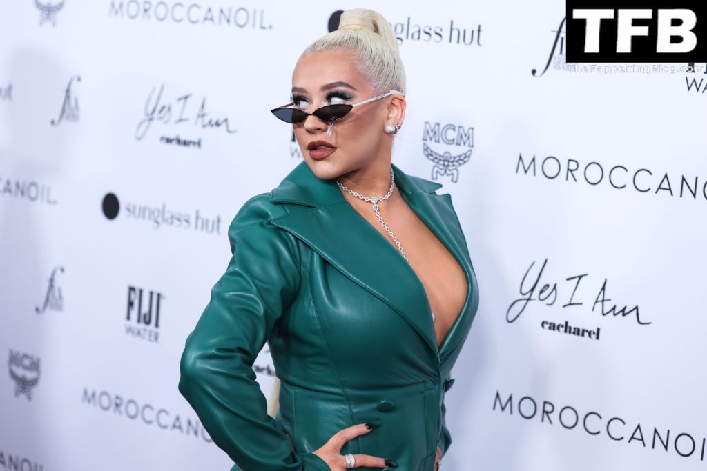 Christina Aguilera Flaunts Her Sexy Breasts at The Daily Front Row’s 6th Annual Fashion Los Angeles Awards (87 Photos)