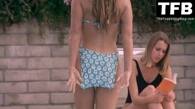 Christine Taylor Sexy Collection (30 Photos) .