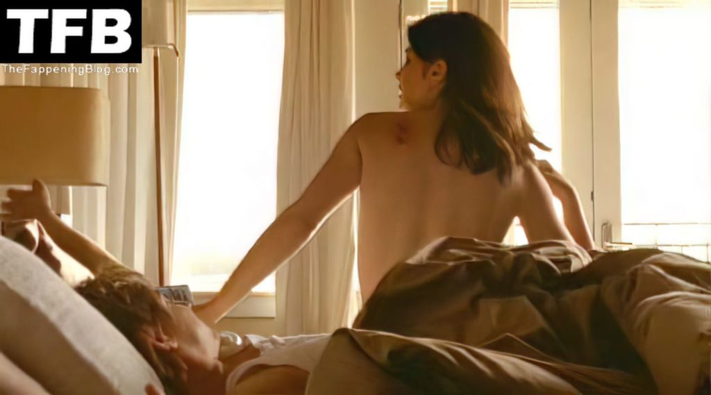 Cobie Smulders Topless – Tru Calling (4 Pics + Video)
