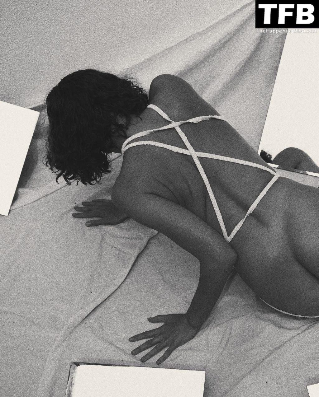 Jasmin Valta Nude &amp; Sexy (4 Photos)