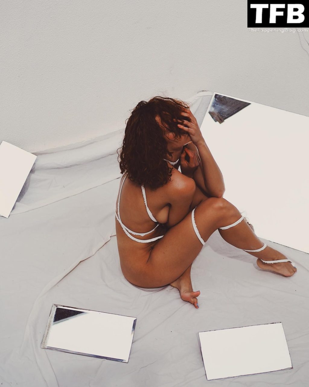 Jasmin Valta Nude &amp; Sexy (4 Photos)