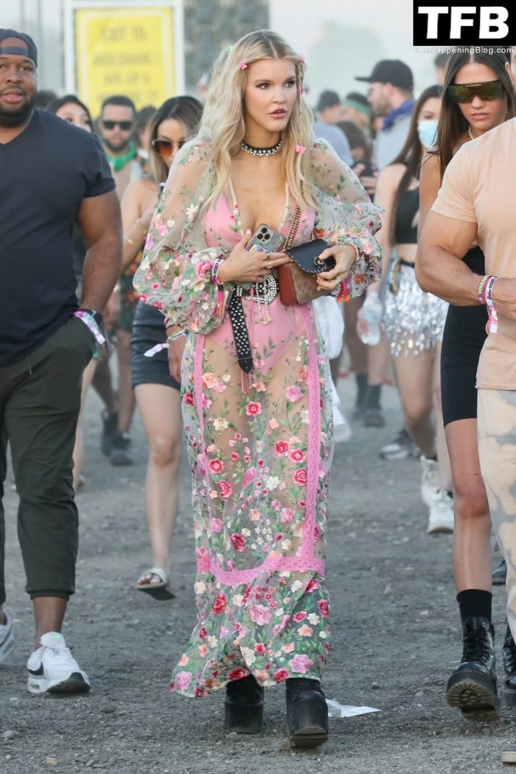 Joy Corrigan Shows Off Her Boho Style at Coachella Music Festival (9 Photos)
