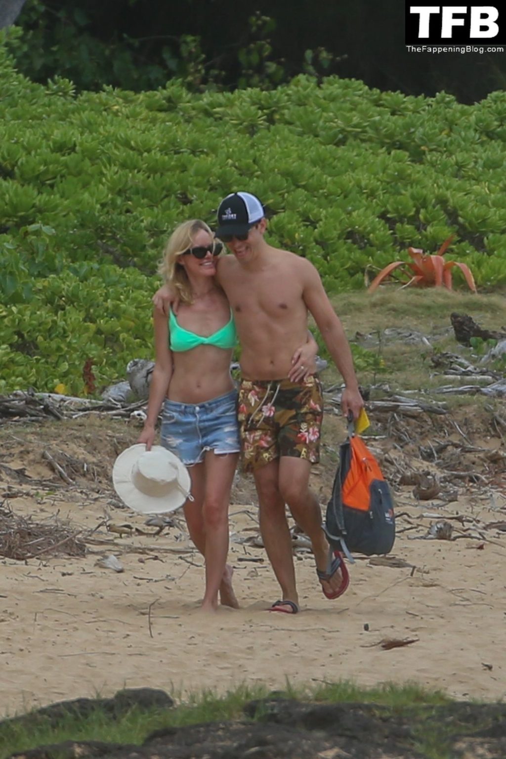 Kate Bosworth &amp; Justin Long Enjoy a PDA-filled Tropical Getaway (81 Photos)