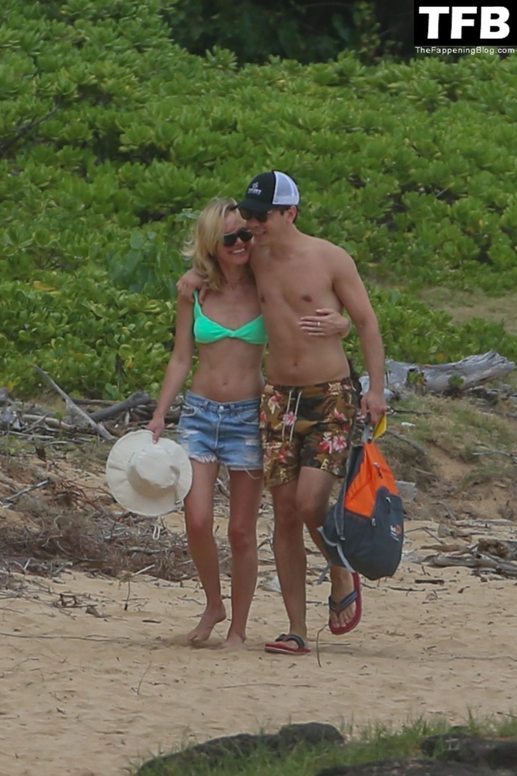 Kate Bosworth &amp; Justin Long Enjoy a PDA-filled Tropical Getaway (81 Photos)
