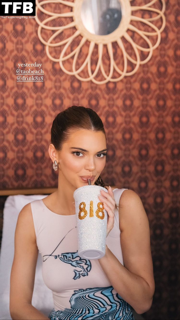 Kendall Jenner Shows Off Her Nude Tits (6 Photos + Video)