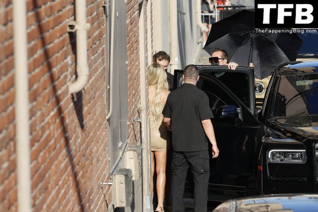 Leggy Khloe Kardashian Runs Out of Jimmy Kimmel Live and Ignores Her Fans (31 Photos)