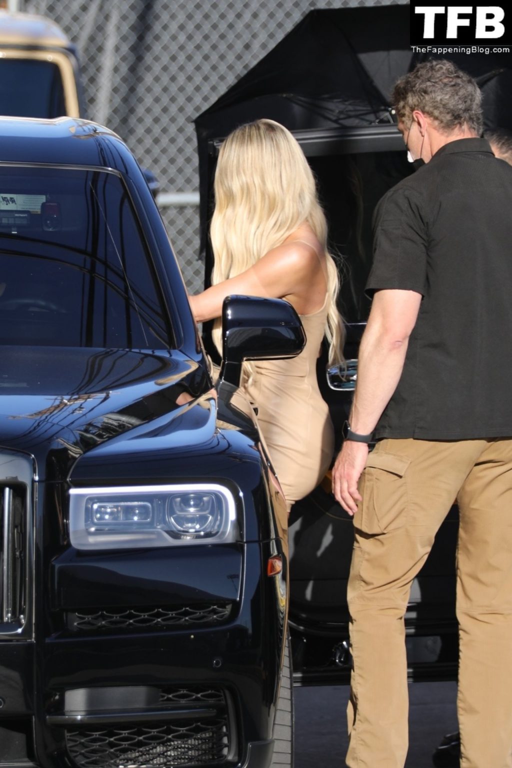 Leggy Khloe Kardashian Runs Out of Jimmy Kimmel Live and Ignores Her Fans (31 Photos)