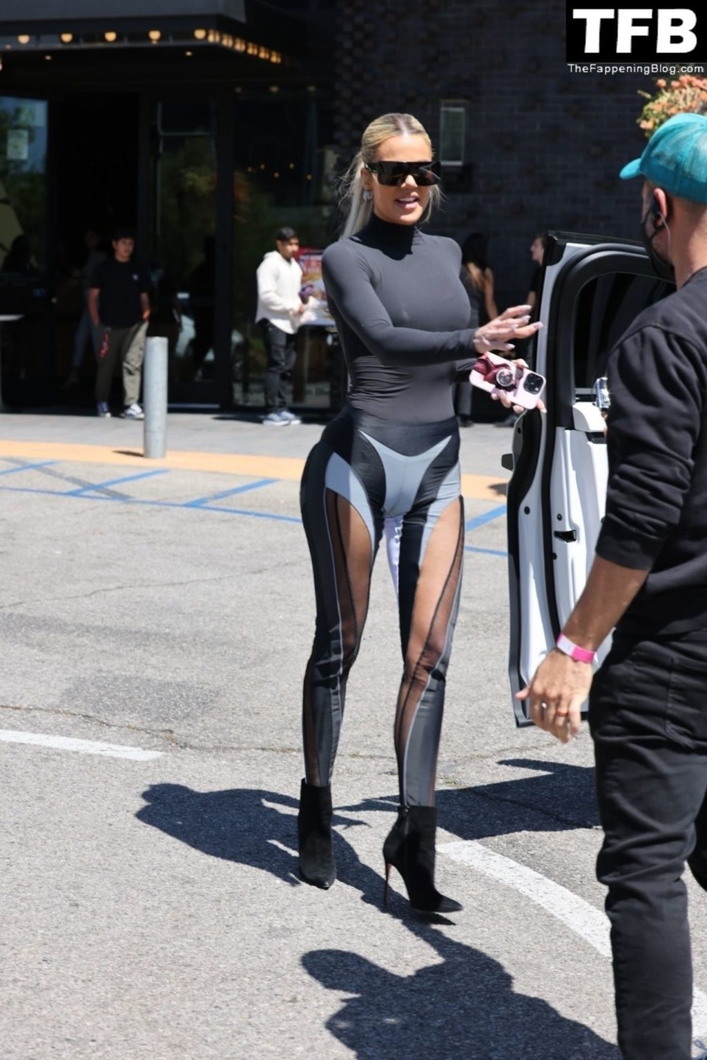 Busty Khloe Kardashian is Seen in Woodland Hills (10 Photos)