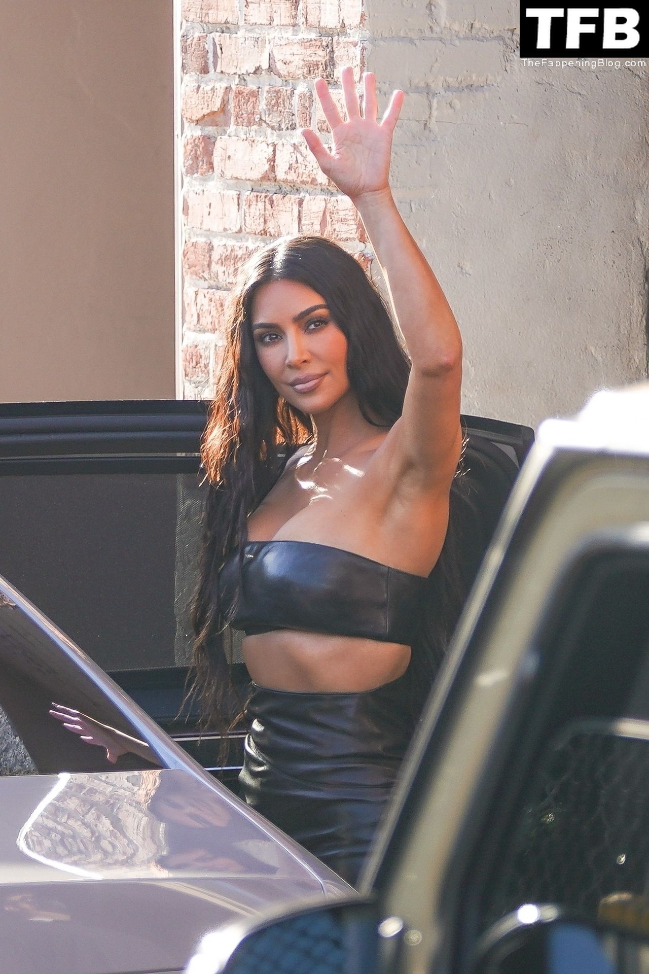 Kim-Kardashian-Sexy-Tits-The-Fappening-Blog-2.jpg