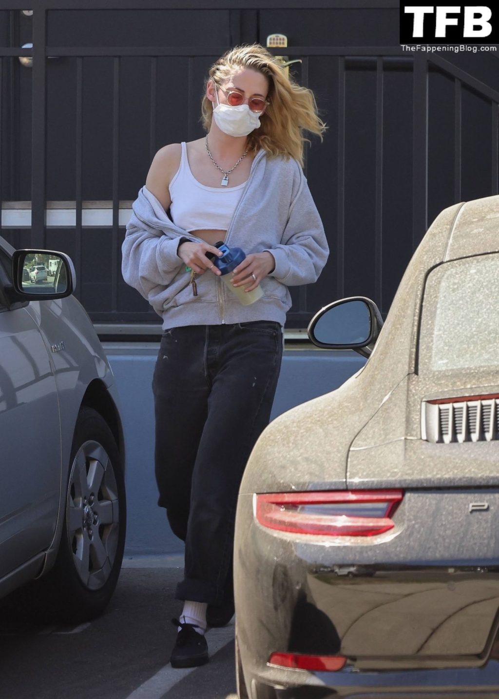 Braless Kristen Stewart Leaves in Her Dirty Porsche After a Salon Visit in LA (23 Photos)