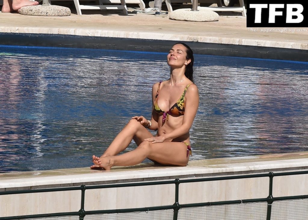 Laura Barriales Enjoys a Relaxing Holiday with Her Friends in Sunny Portofino (23 Photos)