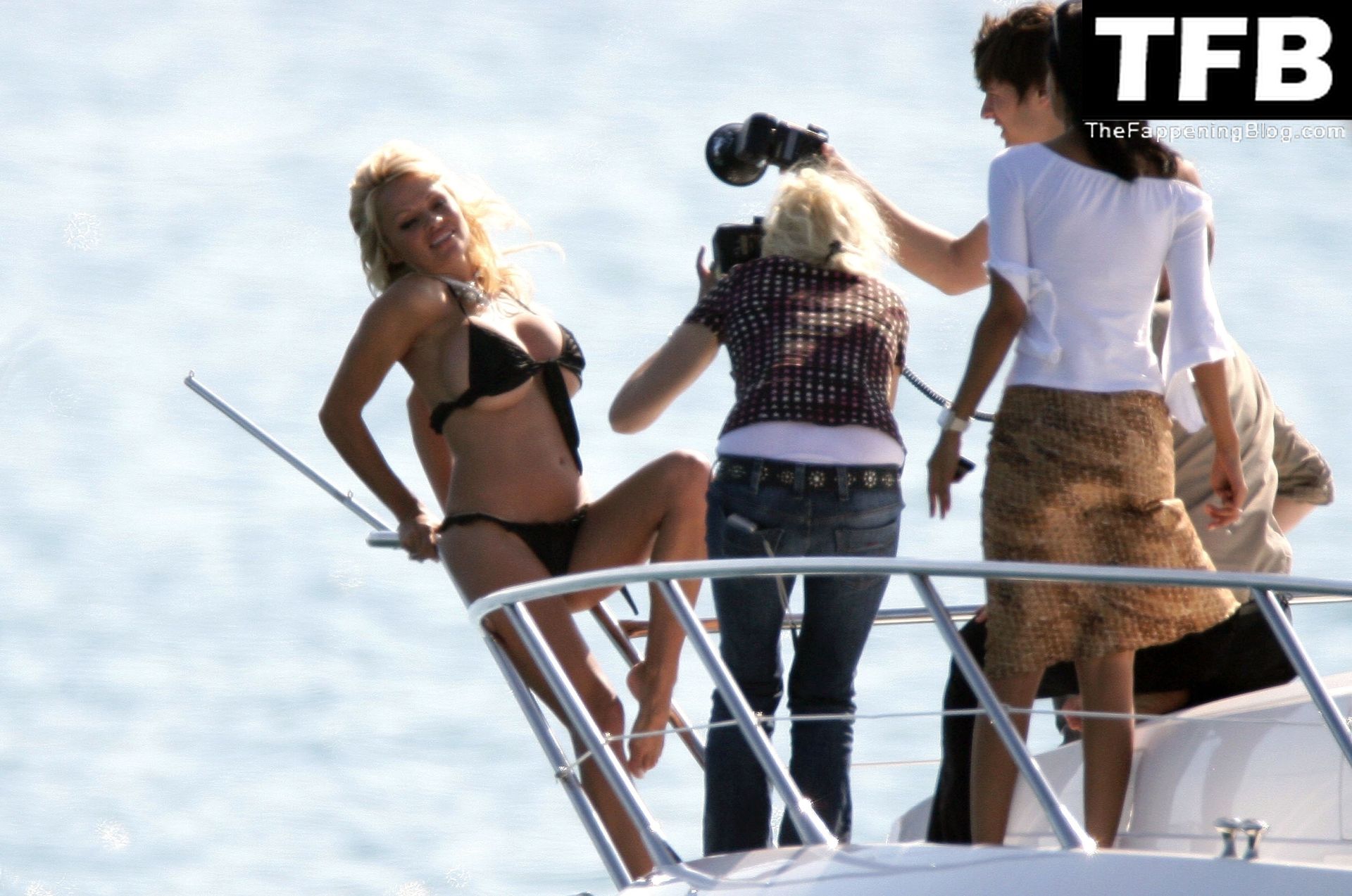 Pamela-Anderson-Topless-Sexy-The-Fappening-Blog-52.jpg