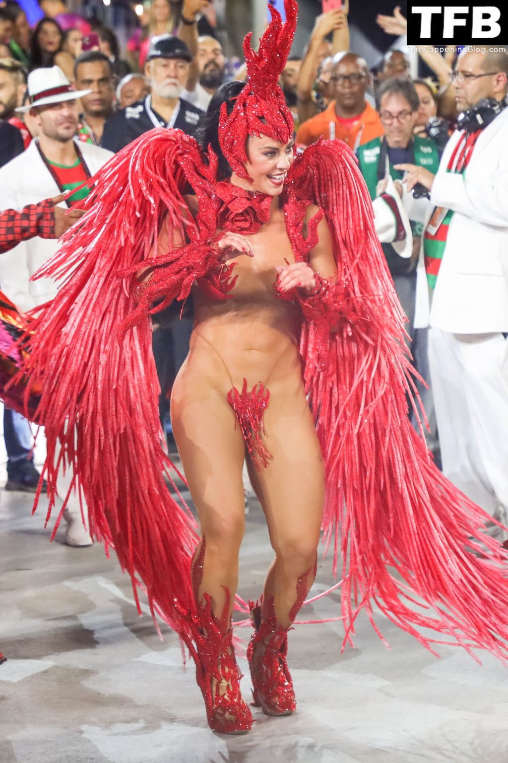 Paolla Oliveira Performs During the Rio’s Carnival Parade (20 Photos)