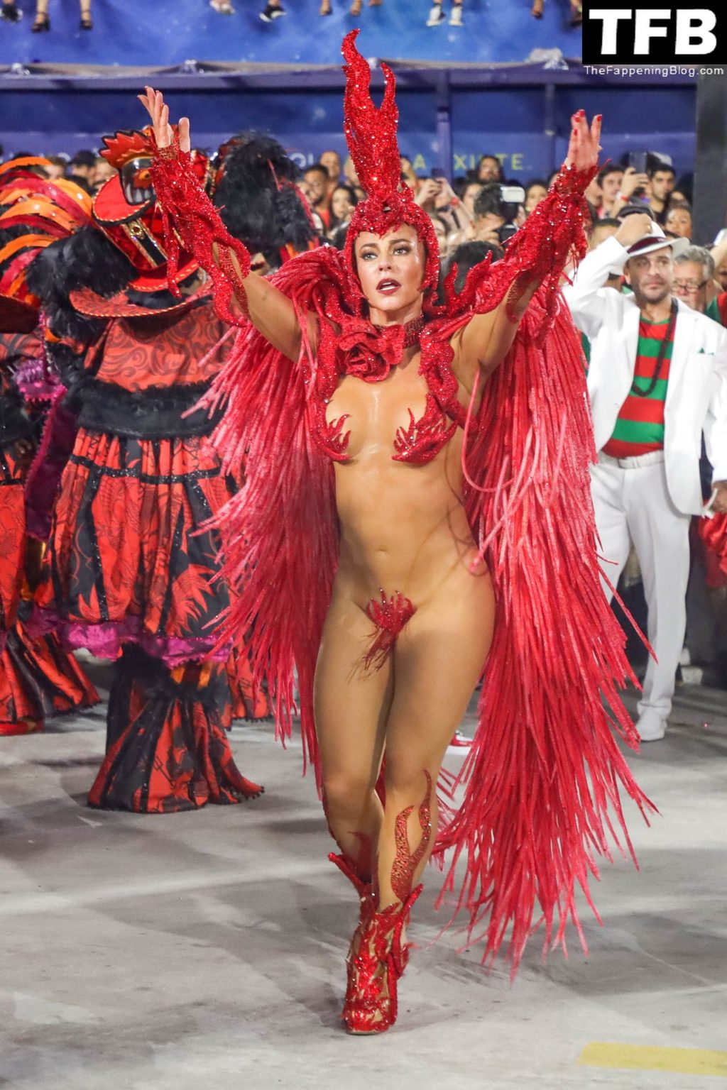 Paolla Oliveira Performs During the Rio’s Carnival Parade (20 Photos)