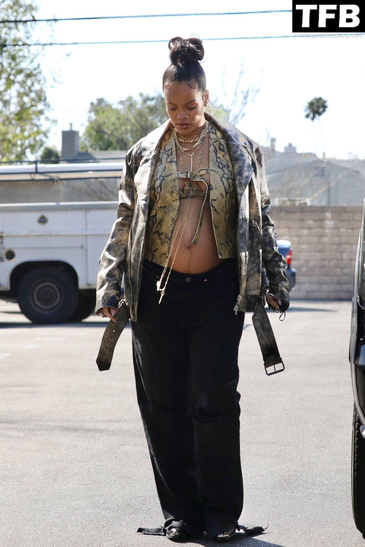 Rihanna-Sexy-The-Fappening-Blog-27-3.jpg