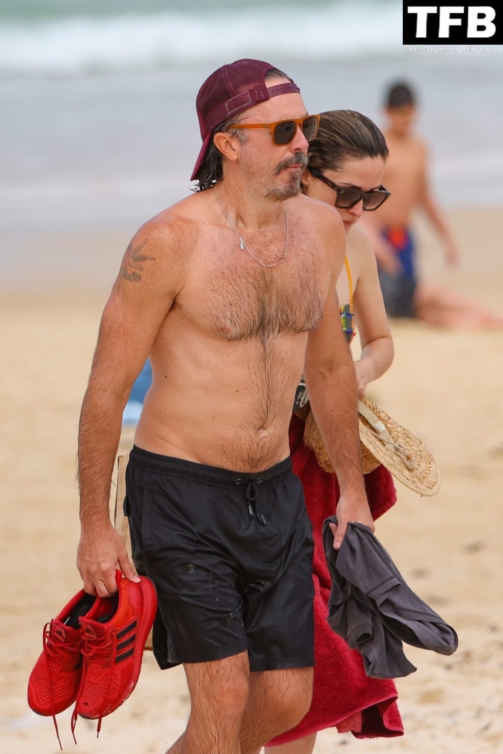 Rose Byrne &amp; Kick Gurry Enjoy a Day on the Beach in Sydney (90 Photos)