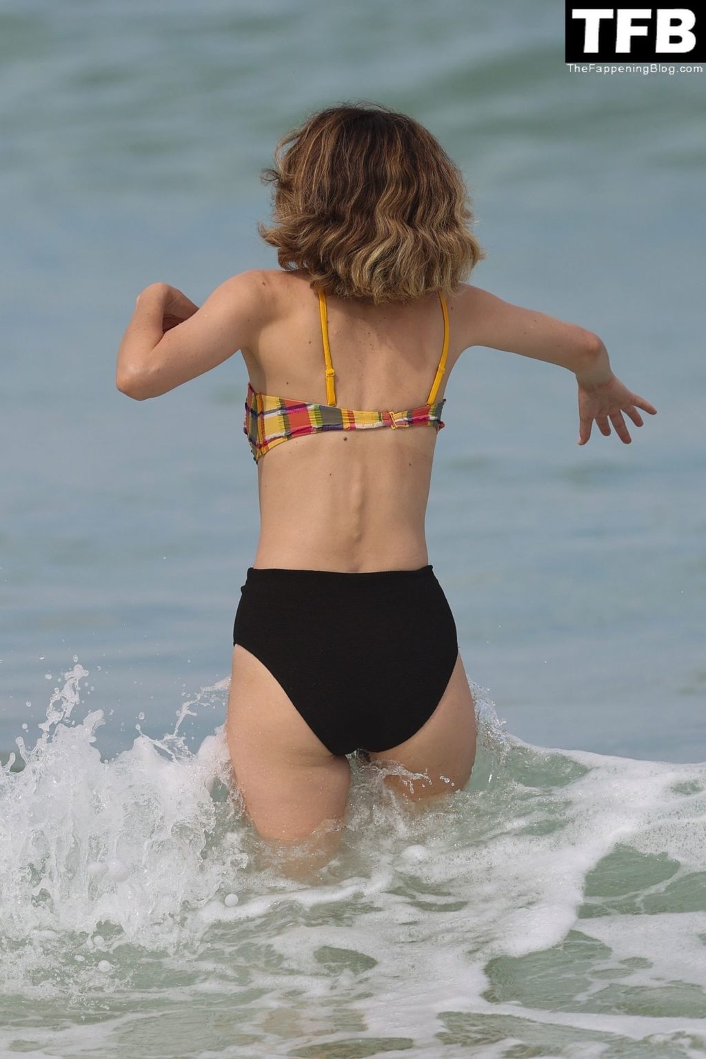 Rose Byrne &amp; Kick Gurry Enjoy a Day on the Beach in Sydney (90 Photos)