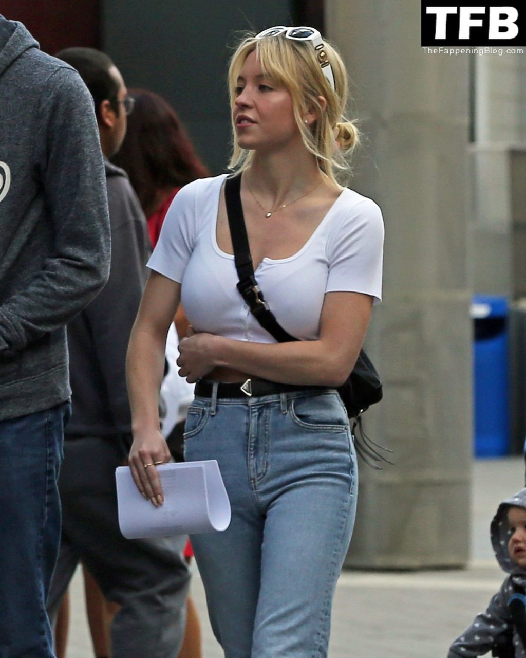 Sydney Sweeney Takes the Day Off and Arrives at Universal Studios (19 Photos)