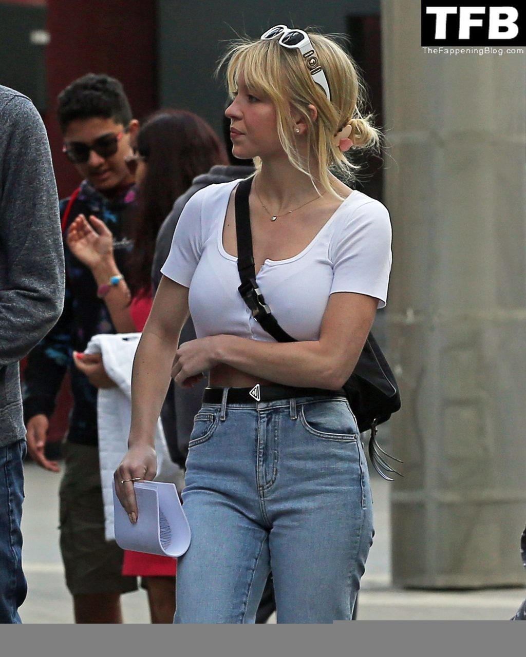 Sydney Sweeney Takes the Day Off and Arrives at Universal Studios (19 Photos)