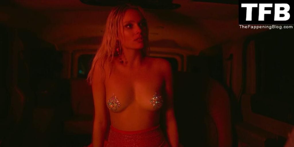 Valentina Zenere Topless – Élite (4 Pics + Video)