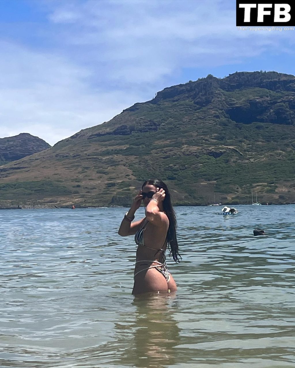 Addison Rae Looks Hot in a Bikini (6 Photos)
