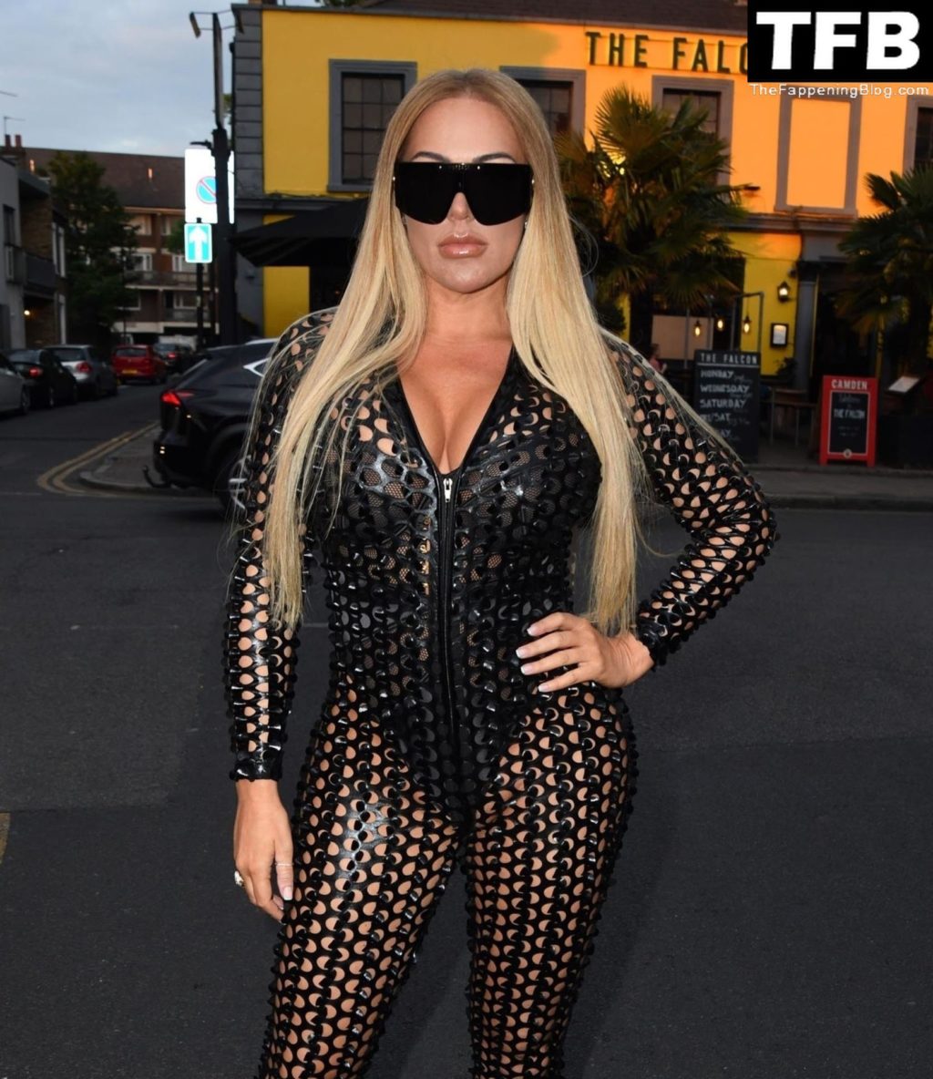 Aisleyne Hogan-Wallace Flaunts Her Curves at the Celeb MMA Party in London (25 Photos)