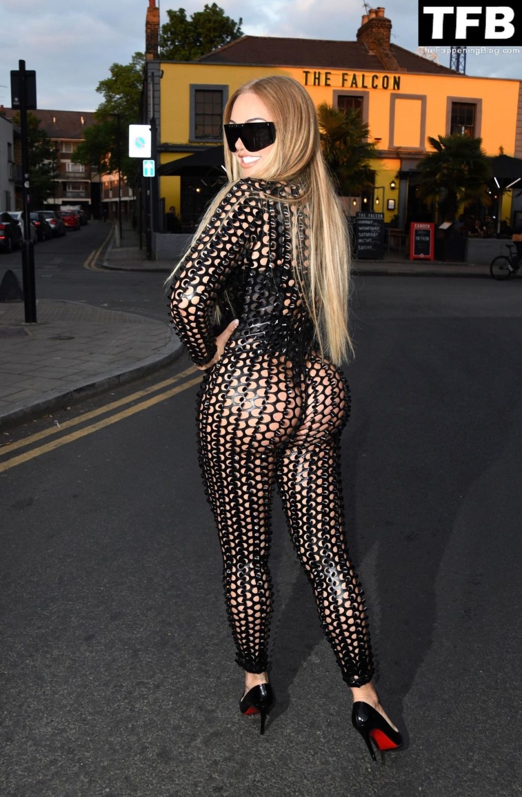 Aisleyne Hogan-Wallace Flaunts Her Curves at the Celeb MMA Party in London (25 Photos)