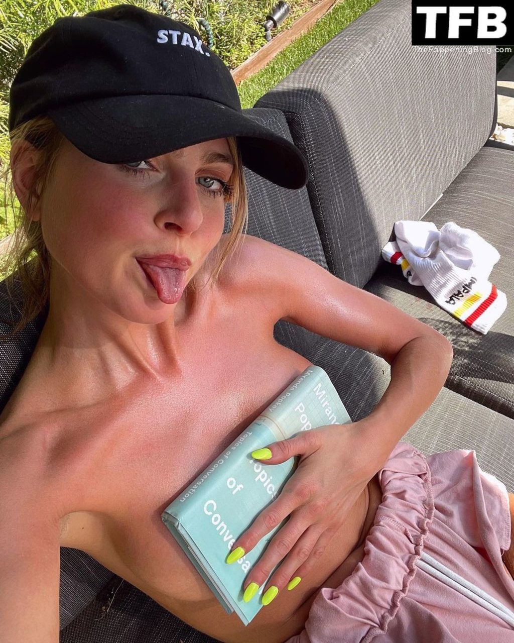 Anne Winters Topless (7 Photos)