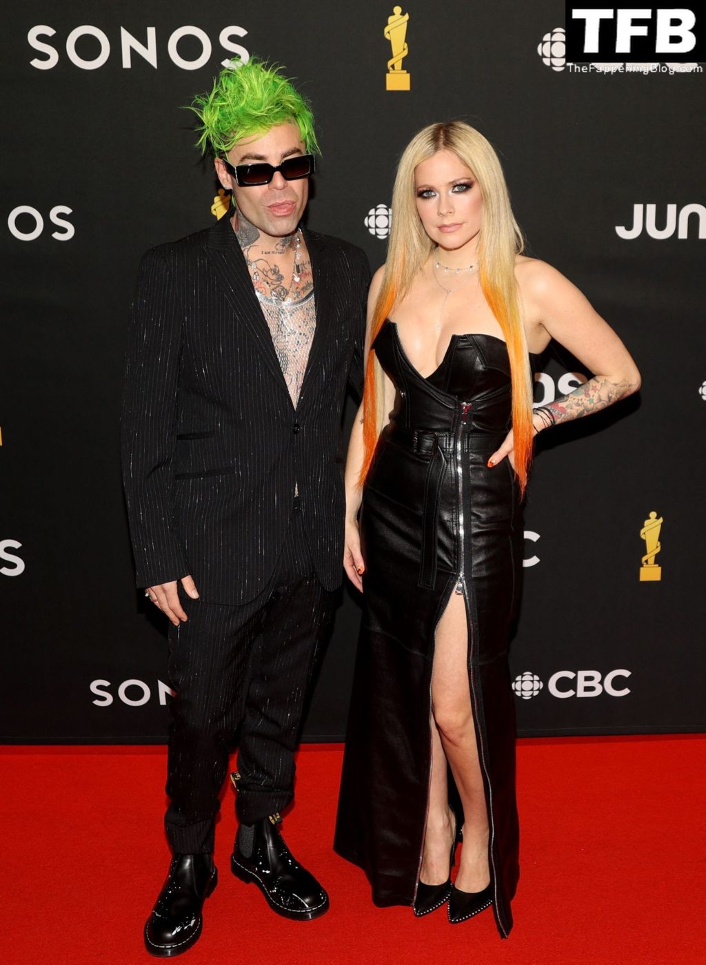 Avril Lavigne Flaunts Her Tits at the 51st Annual JUNO Awards (6 Photos)
