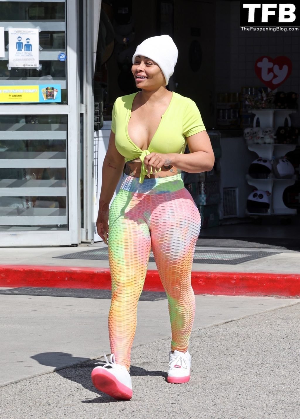 Blac Chyna is Seen at a Calabasas Gas Station (8 Photos)