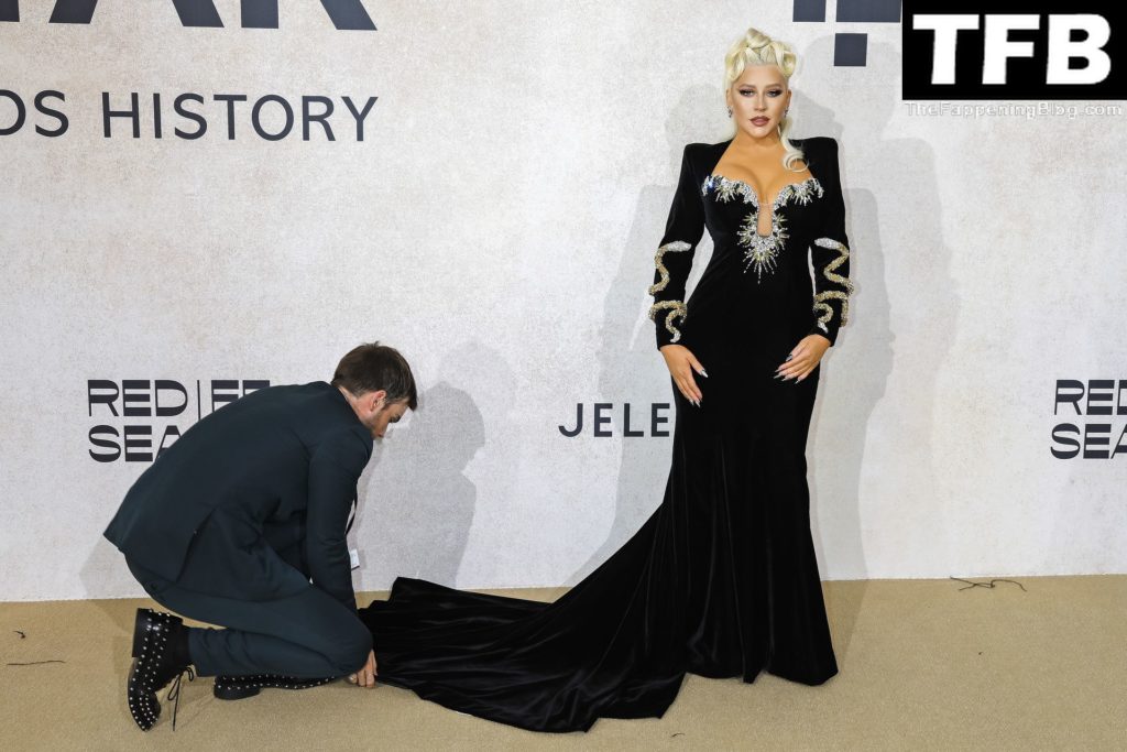 Christina Aguilera Displays Nice Cleavage At The AmfAR Gala Cannes 2022