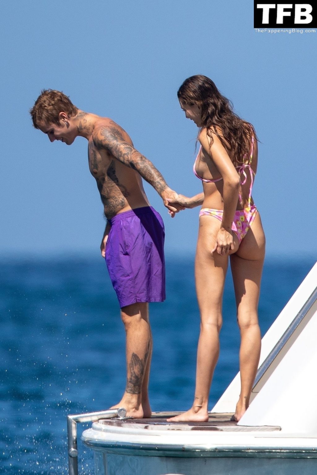 Hailey &amp; Justin Bieber Enjoy Their Romantic Getaway in Cabo San Lucas (34 Photos)