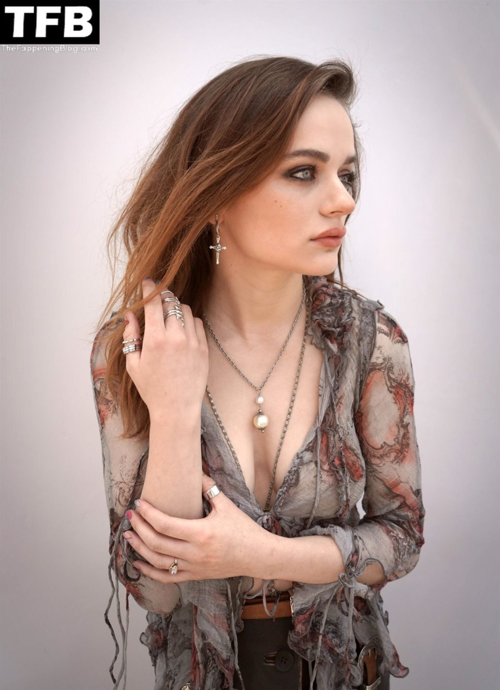 Joey King Poses During “The Princess” Press Day in LA (9Photos)