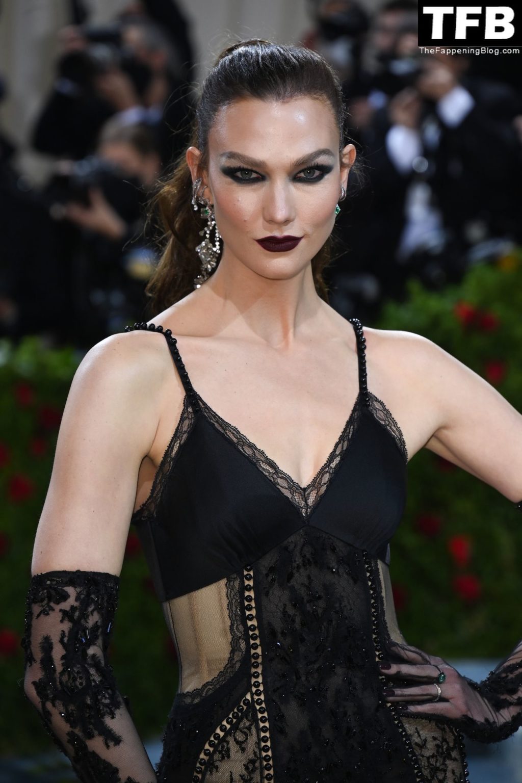 Karlie Kloss Poses on the Red Carpet at The 2022 Met Gala in NYC (46 Photos)