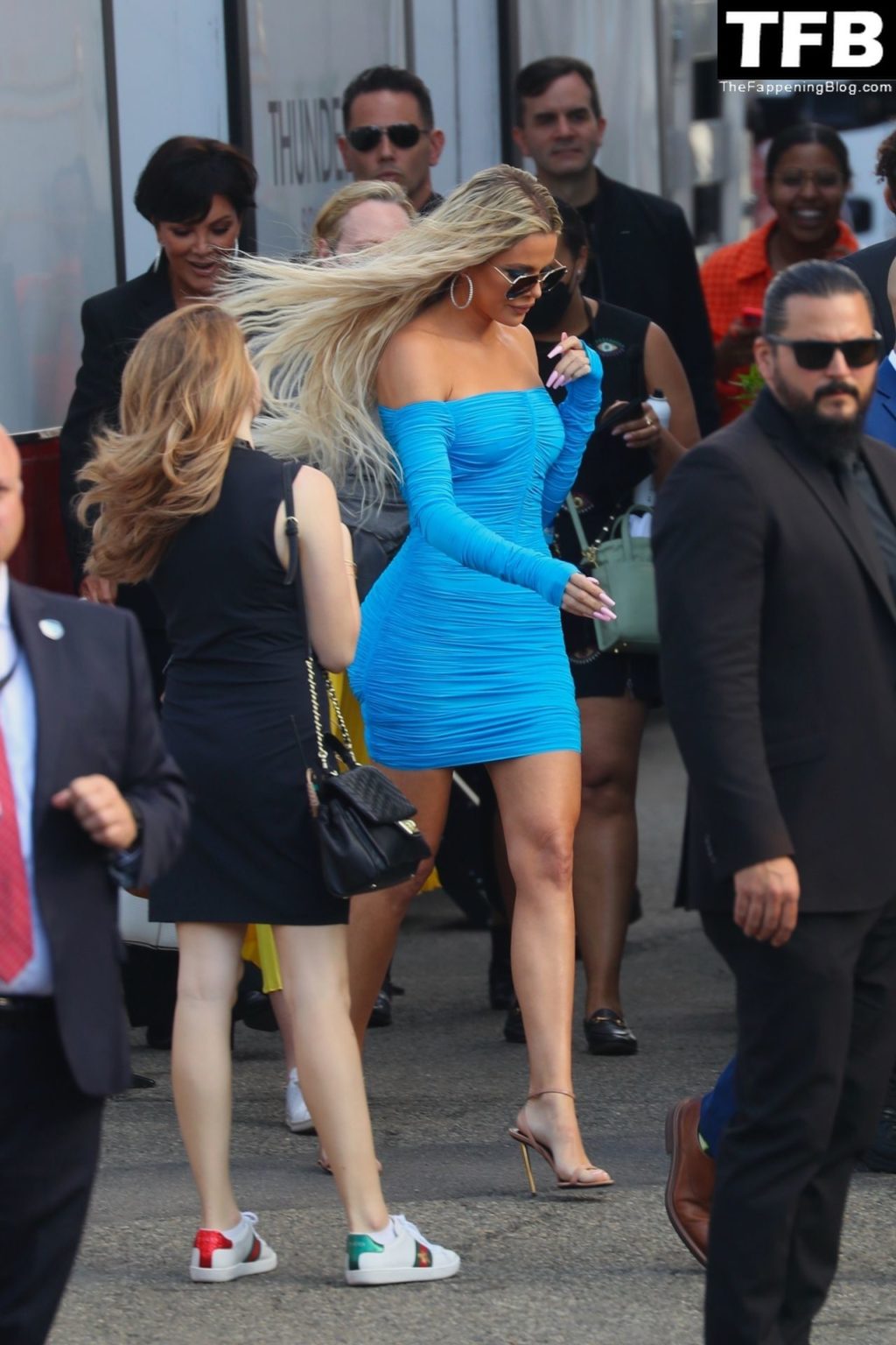 Khloe Kardashian Displays Her Curves in a Turquoise Dress (12 Photos)