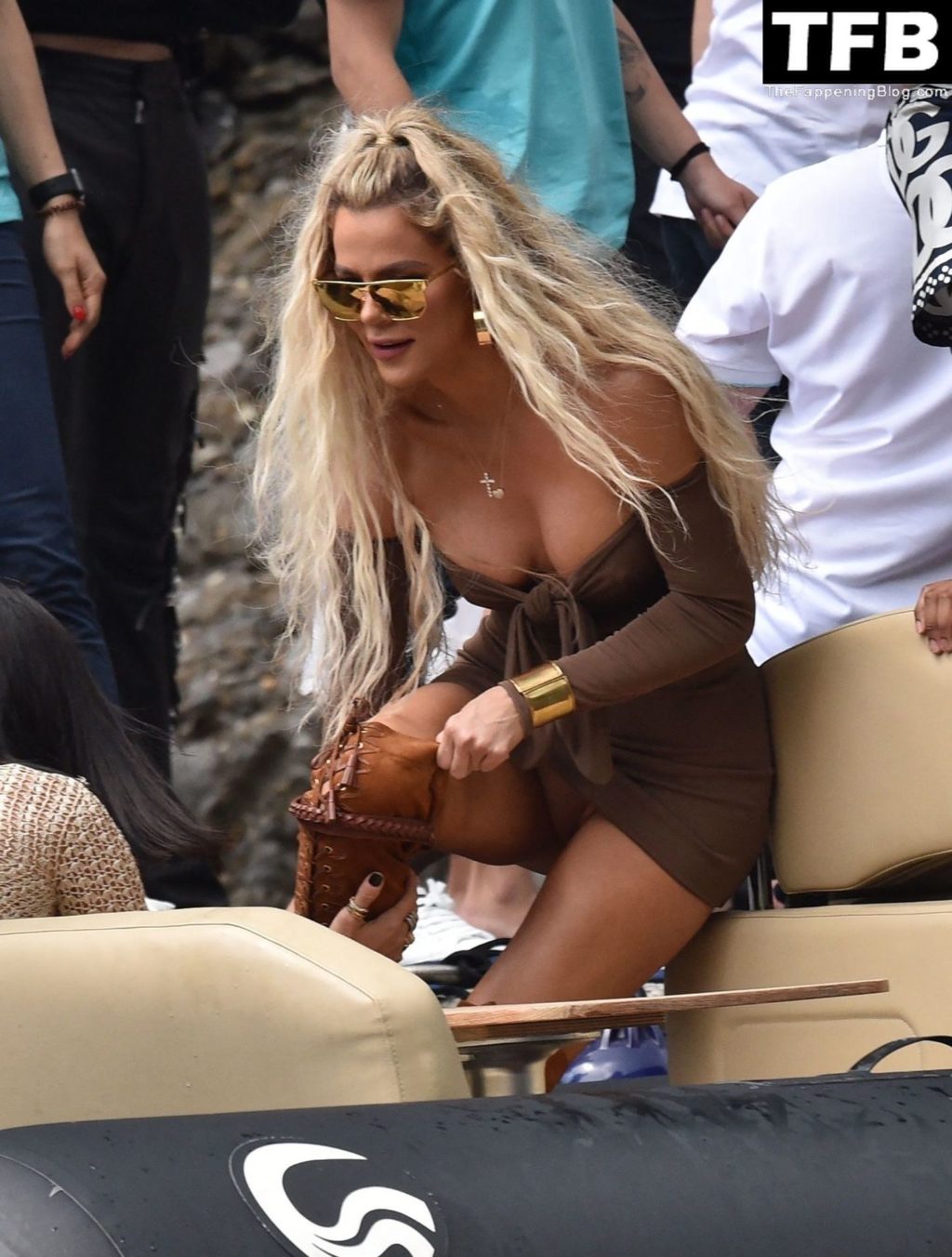 Khloe Kardashian Displays Her Tits and Panties in Portofino (10 Photos)